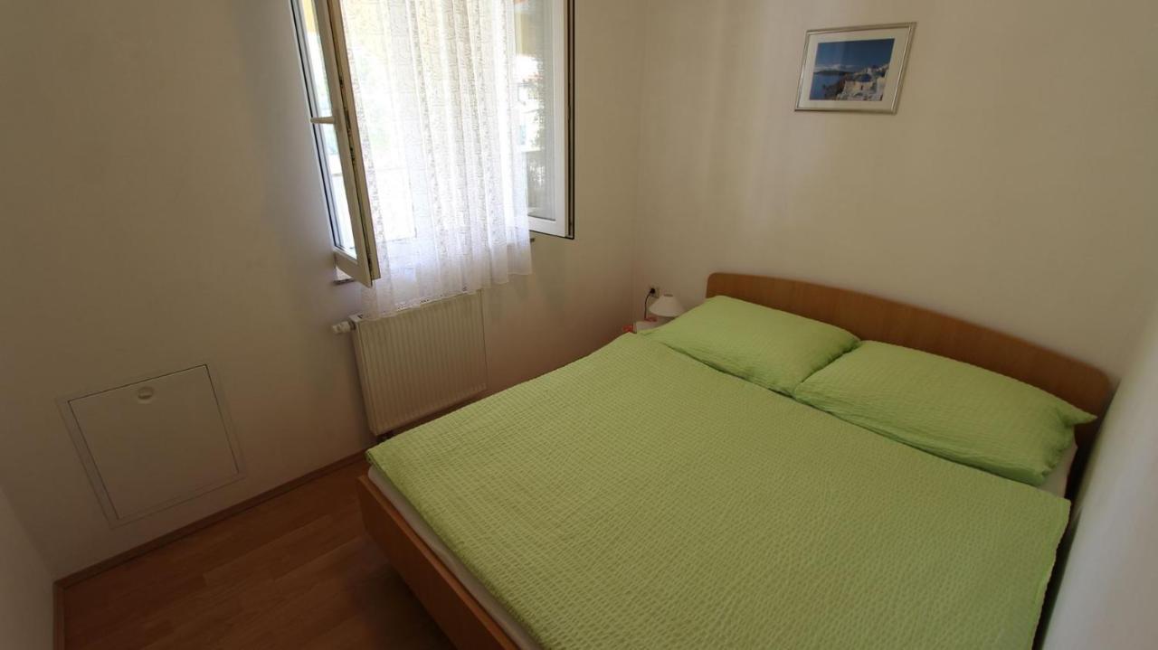 Apartments Serbecic Malinska Ngoại thất bức ảnh