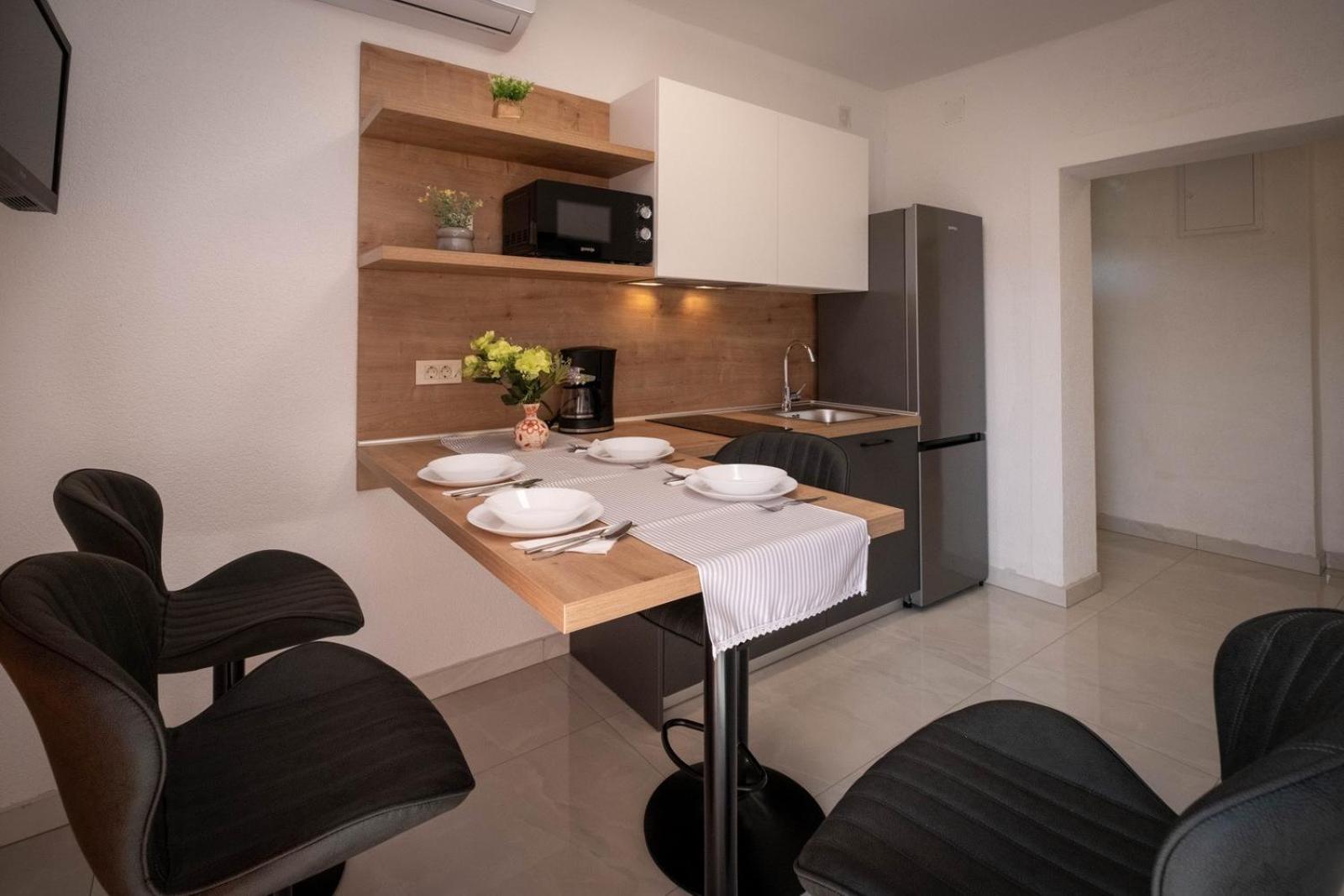 Apartments Serbecic Malinska Ngoại thất bức ảnh